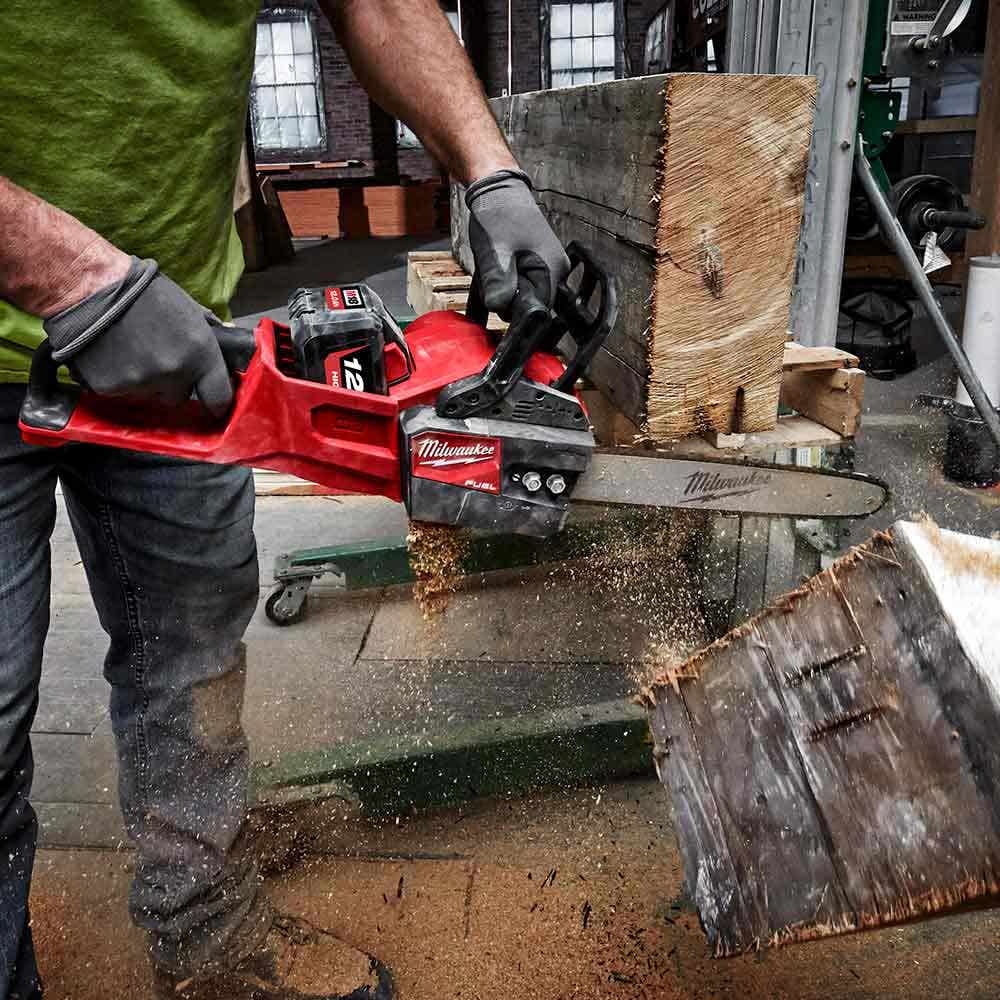 MILWAUKEE 18V FUEL�?356mm Chainsaw Skin M18FCHS140