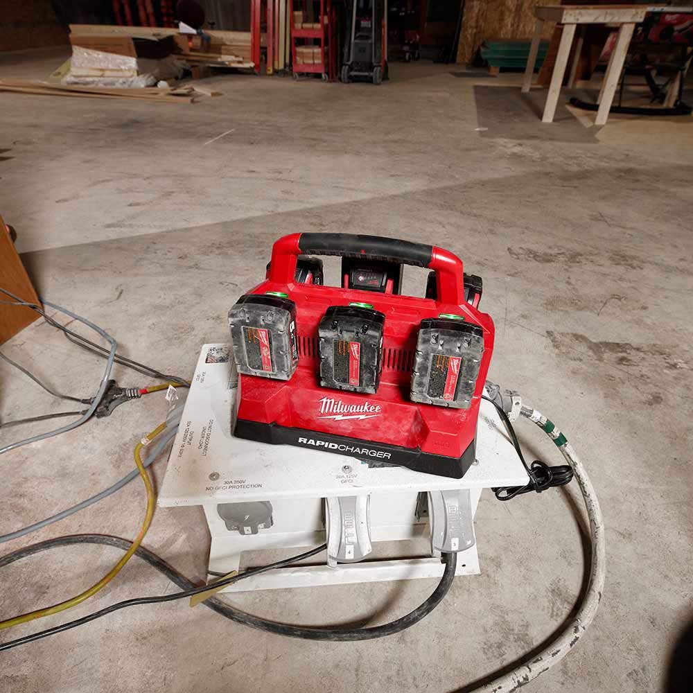 MILWAUKEE PACKOUT�?6 Bay Rapid Charger M18PC6