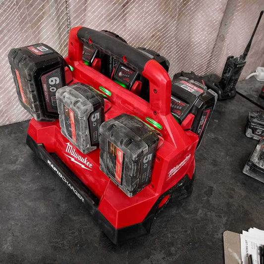 MILWAUKEE PACKOUT�?6 Bay Rapid Charger M18PC6